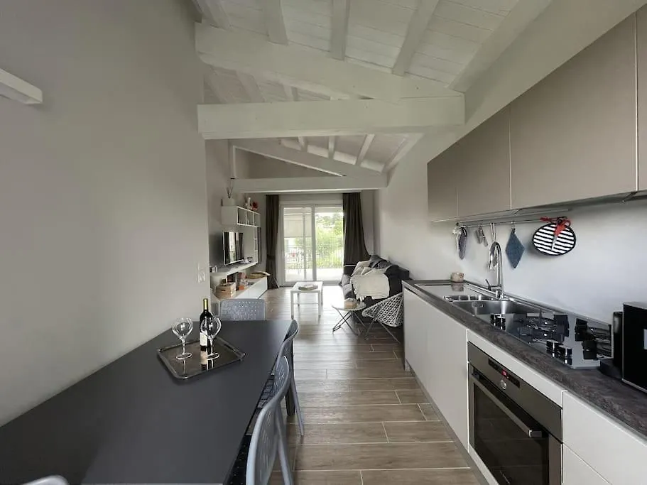 Bella Vita Peschiera del Garda Apartment