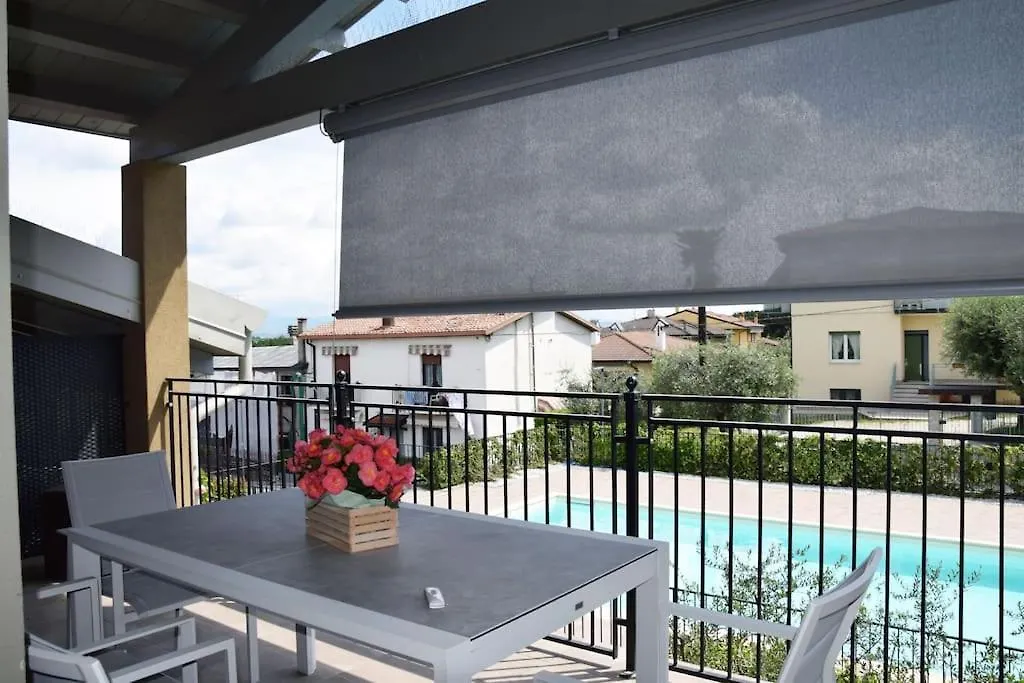 Bella Vita Peschiera del Garda Apartment
