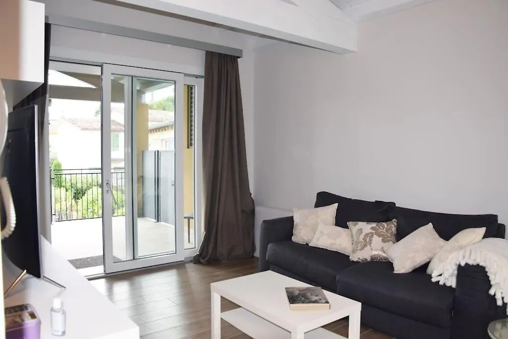 Bella Vita Peschiera del Garda Apartment