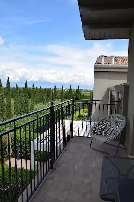 Bella Vita Peschiera del Garda Apartment